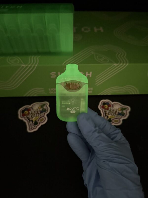 v4 boutiq switch glow disposable